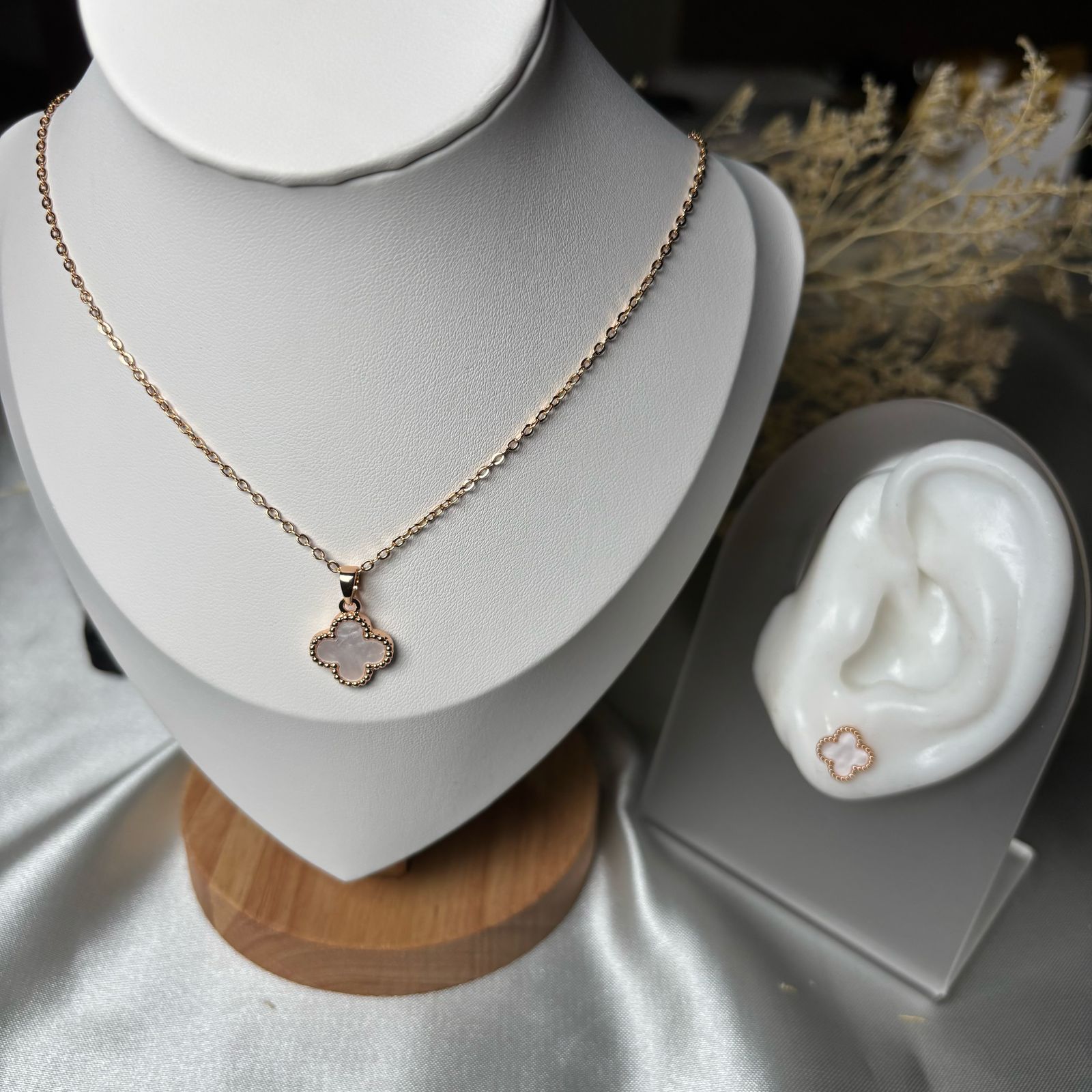 Conjunto Cadena Trébol Blanco